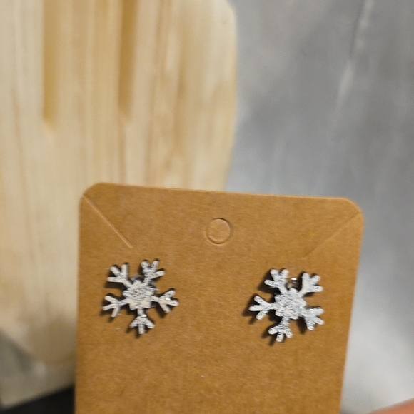 Handmade Silver Snowflake Earrings - Picture 5 of 5